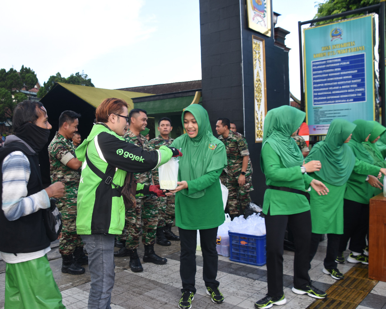 Persit Koorcabrem 073 PD IV/Diponegoro Kembali Bagikan 250 Paket Takjil
